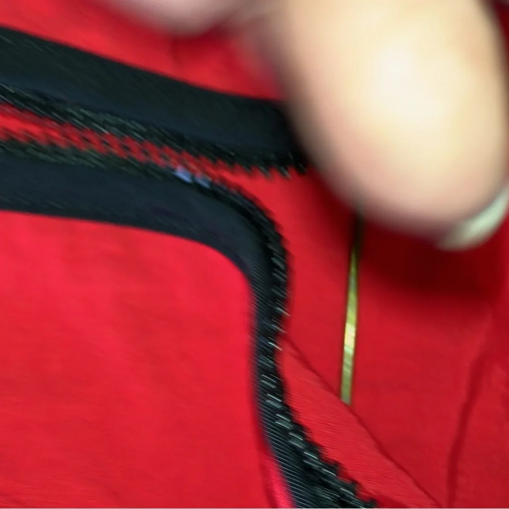 Red jacket - Picture 4 of 10